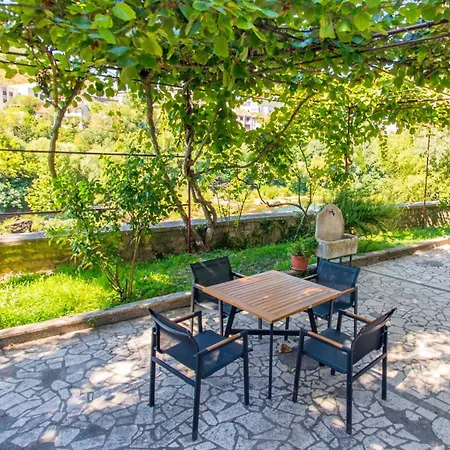 Old Town Oasis 3 *
