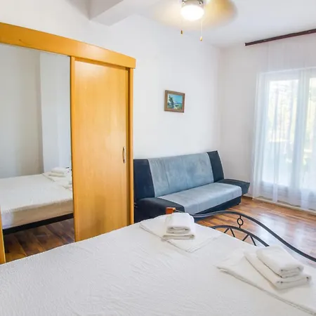 Old Town Oasis 3 *